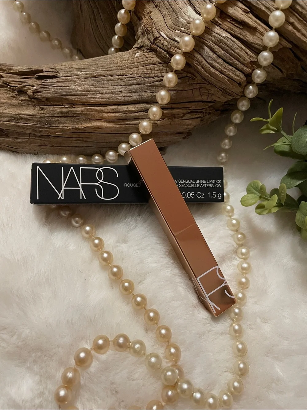 🎀NARS Lipstick in “Truth or Dare” #217 Shade with Gold-Tone Case🎀